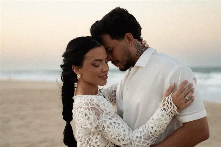 Pré-wedding de Felipe Amorim e Duda Kropf celebra o amor com White Party à beira-mar em Fortaleza