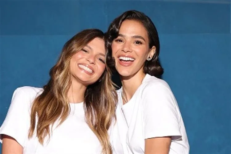 Bruna Marquezine causa frisson ao lado da irmã, Luana