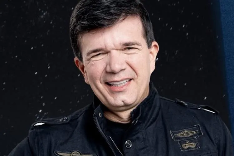 Waldonys celebra aniversário com show especial no Teatro RioMar Fortaleza