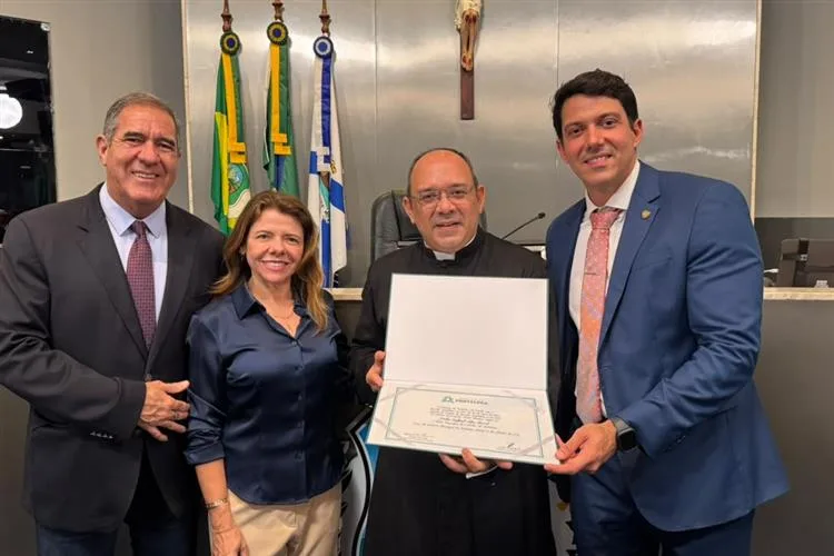 Luiz Gastão prestigia Sessão Solene em reverência ao Padre Rafhael Silva Maciel