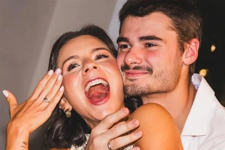 Filho de Fábio Assunção fica noivo e ausência dele nas fotos chama atenção nas redes