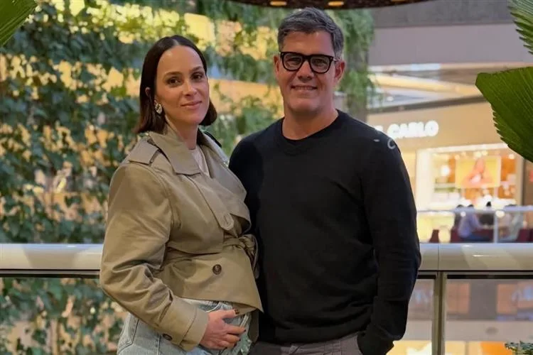 Juliano Cazarré anuncia que esposa espera o sétimo filho