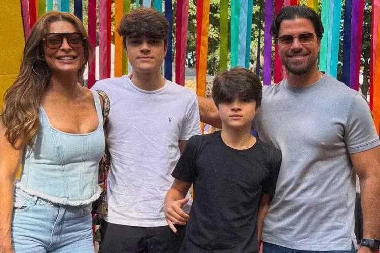Juliana Paes fala sobre a maternidade de dois adolescentes: “Divido angústias com eles”