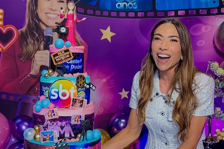 Patricia Abravanel se emociona com b-day surpresa