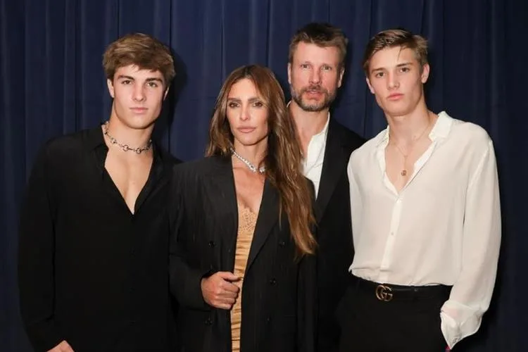 Filhos gêmeos de Fernanda Lima e Rodrigo Hilbert encantam em rara aparição
