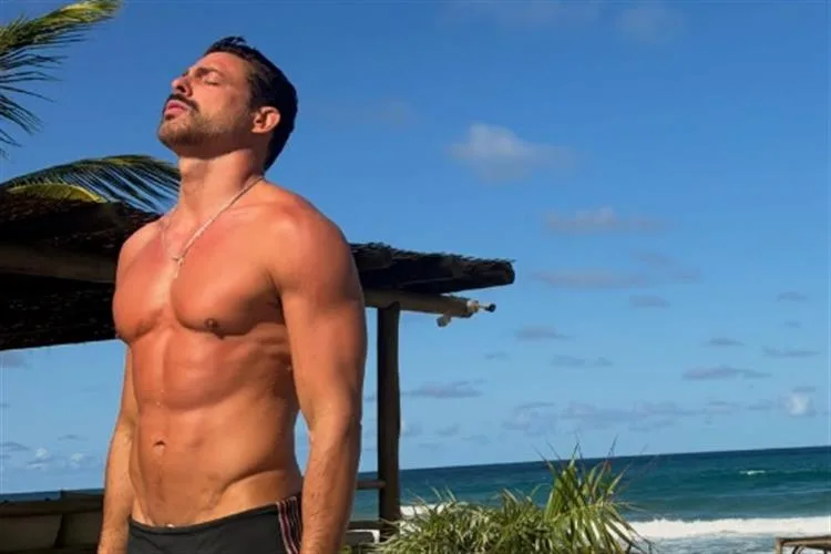 Cauã Reymond se pronuncia sobre nudes