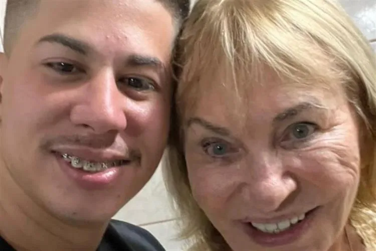 Aos 87 anos, mãe de Eliana vive romance com jovem de 24
