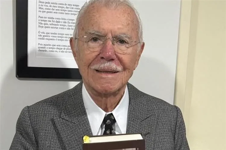 Urgente: José Sarney é internado em UTI após procedimento