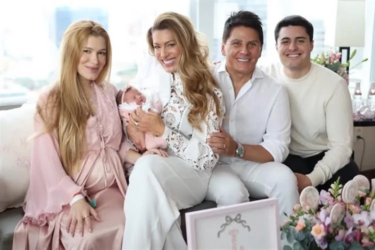 Elaine Mickely e César Filho celebram nascimento da neta Luiza
