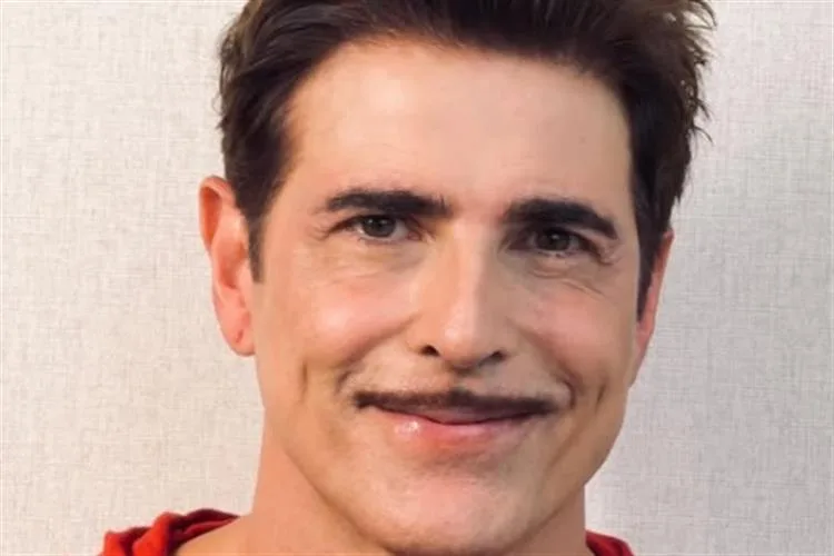 Reynaldo Gianecchini exibe novo visual