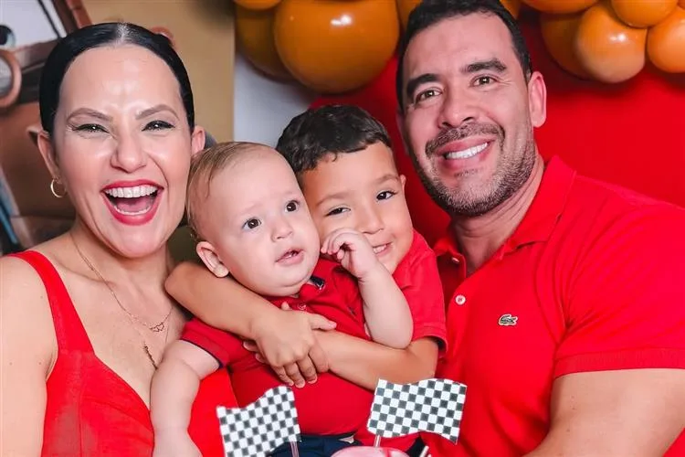 Luciana Ribeiro comemora os 11 meses do filho Liam