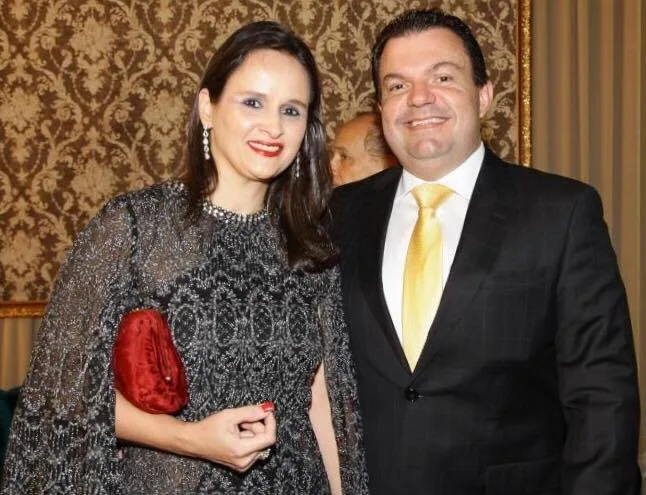 Fernando Férrer e Adriana Miranda em brinde duplo