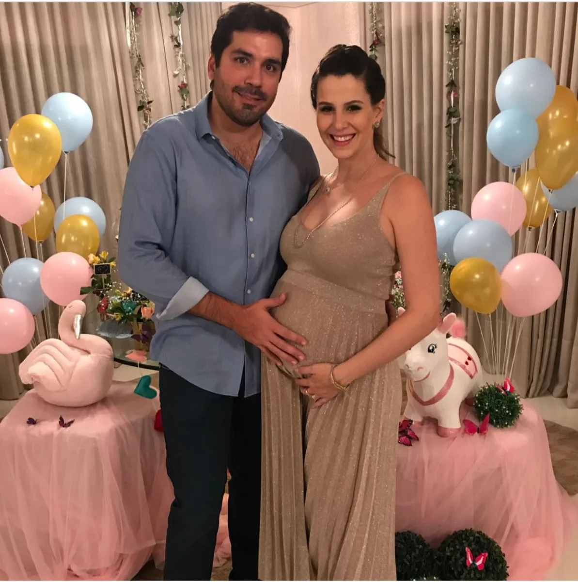Natália Viana recebe para chá de baby