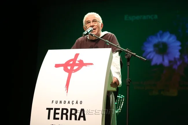 Padre Airton Freire ministra palestra sobre Virtude Cardeal