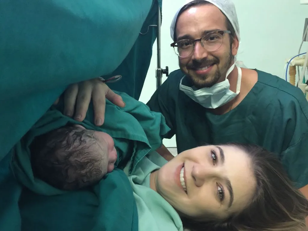 Nasce Estherzinha para Victoria Erel e Victor Pontes