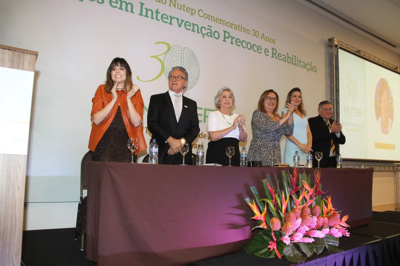 Carol Bezerra e Onélia Santana são homenageadas