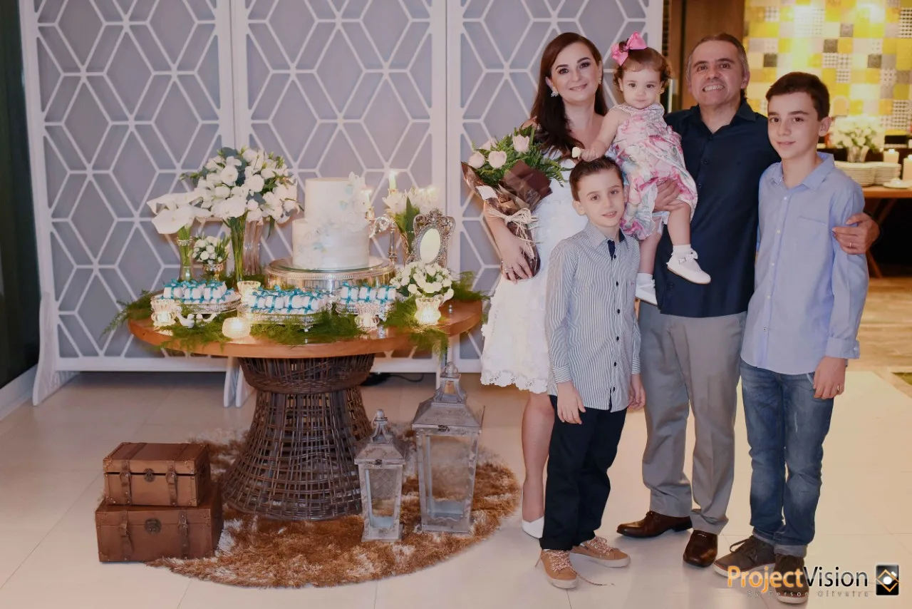Fábio Eugênio Rodrigues e Cristiane brindam bodas