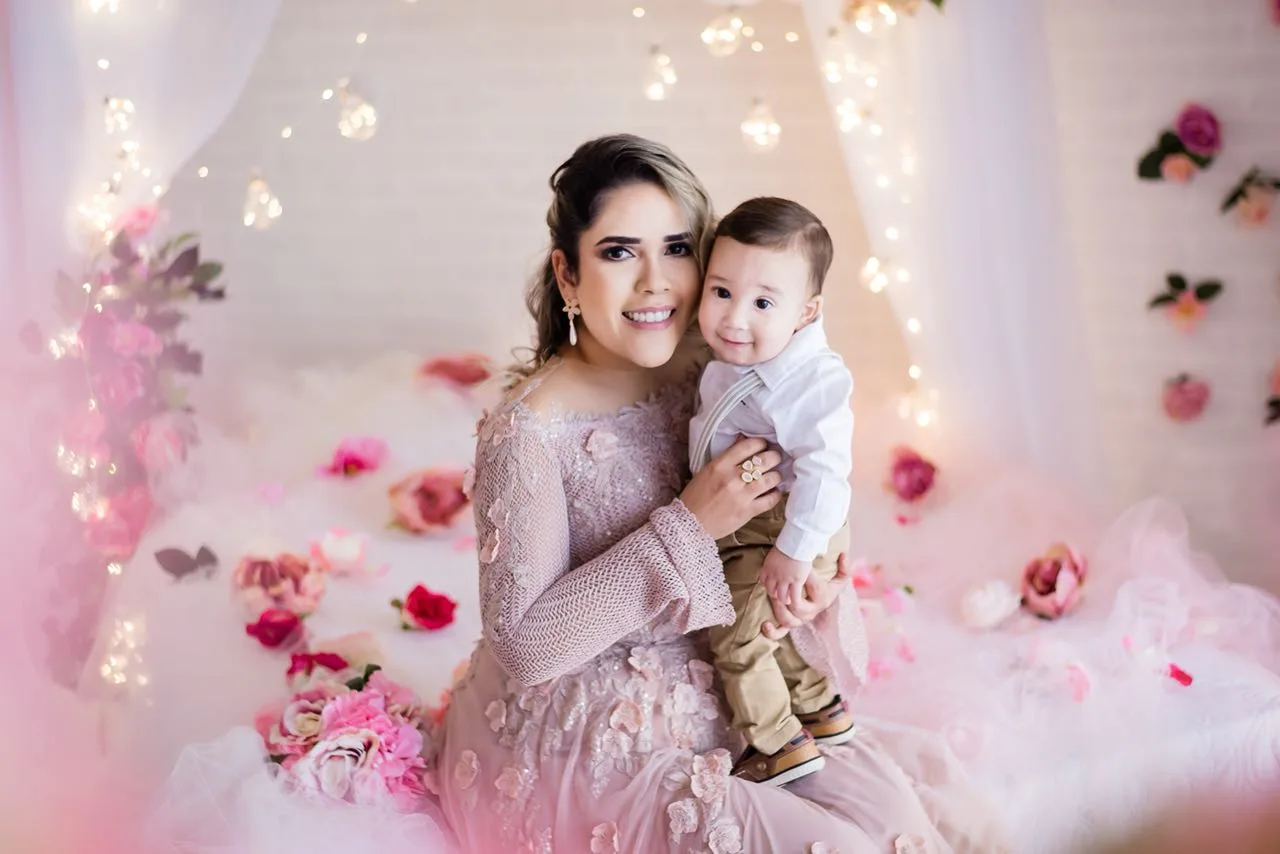 Laís Soares comemora os 9 meses de Paulo Aragão Neto