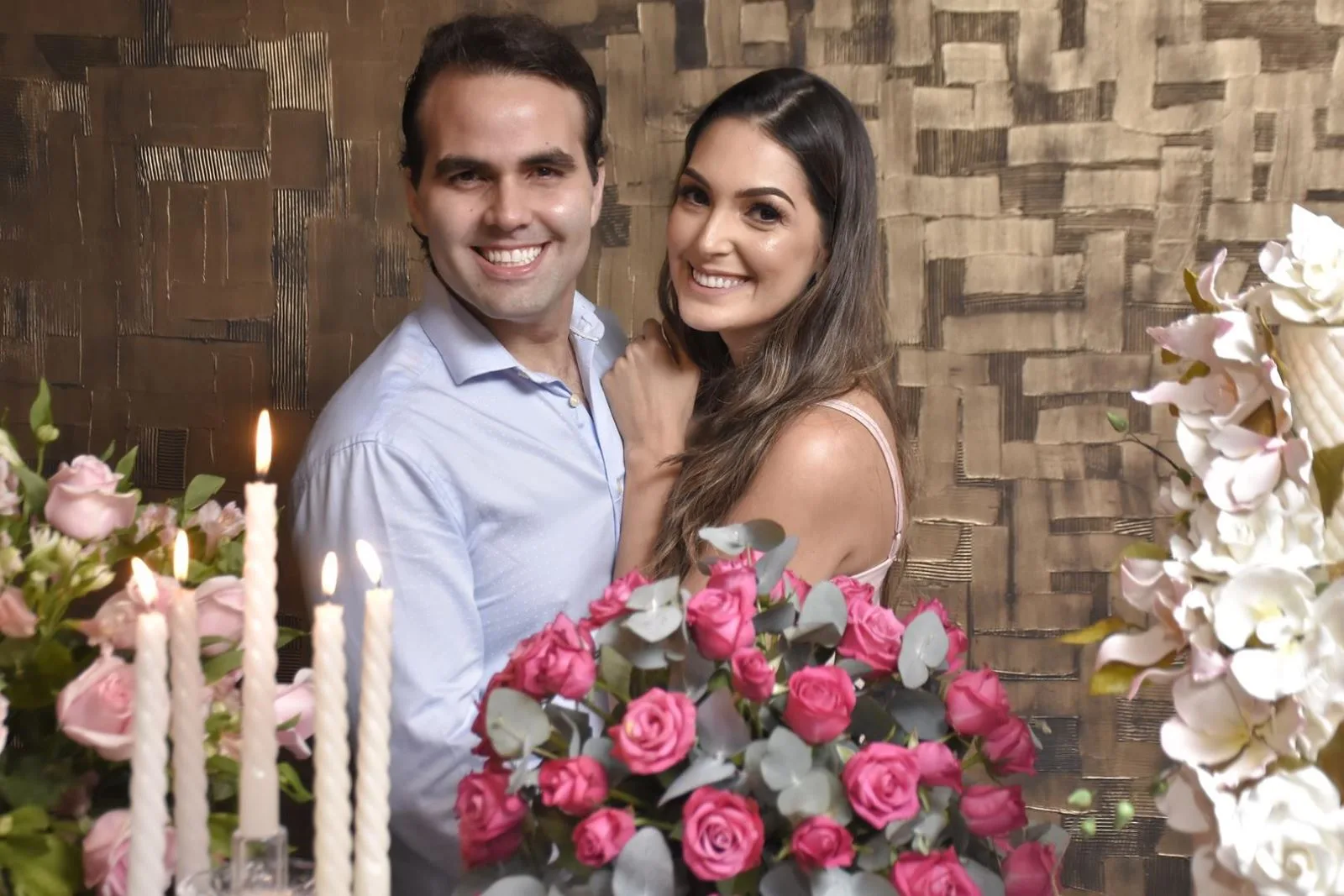 Catarina Moreno ganha festa surpresa de André Guanabara