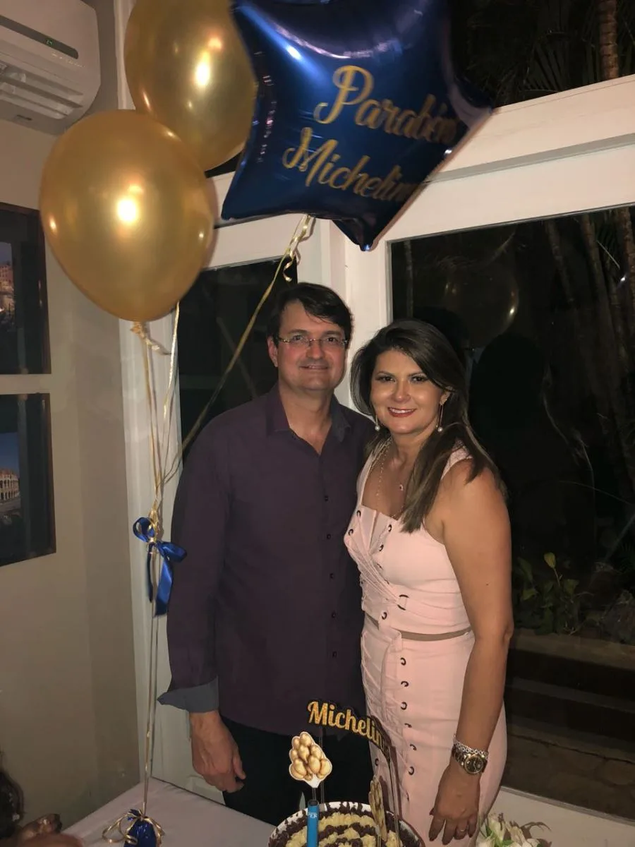 Micheline Pinheiro ganha festa surpresa