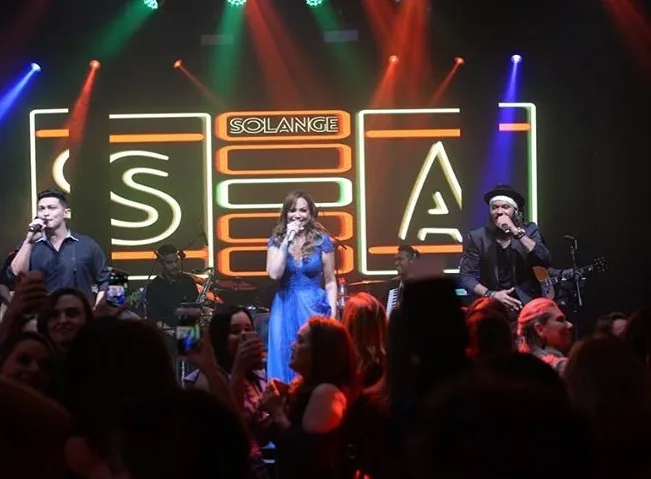 Solange Almeida: a cantora solar e cheia de frisson