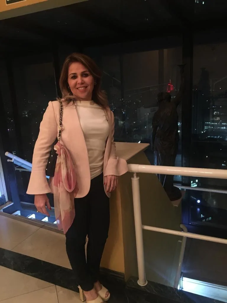 Cinthya Kalynne arma festão de 40 anos