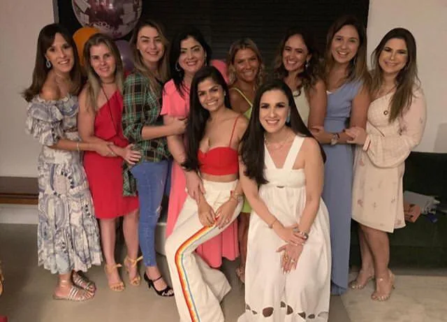 Mirela Bezerra ganha parabéns