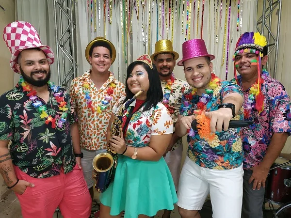 Bailinho infantil de Carnaval e show de axé na Vila Azul