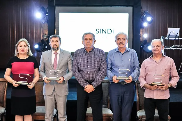 Confraternização do Sindipostos homenageia Camilo Santana
