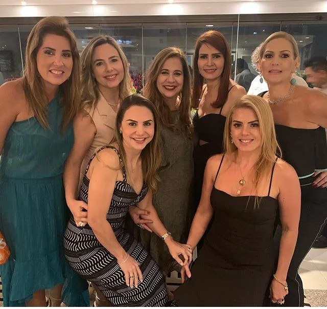 Martinha Assunção recebe para Natal das Amigas