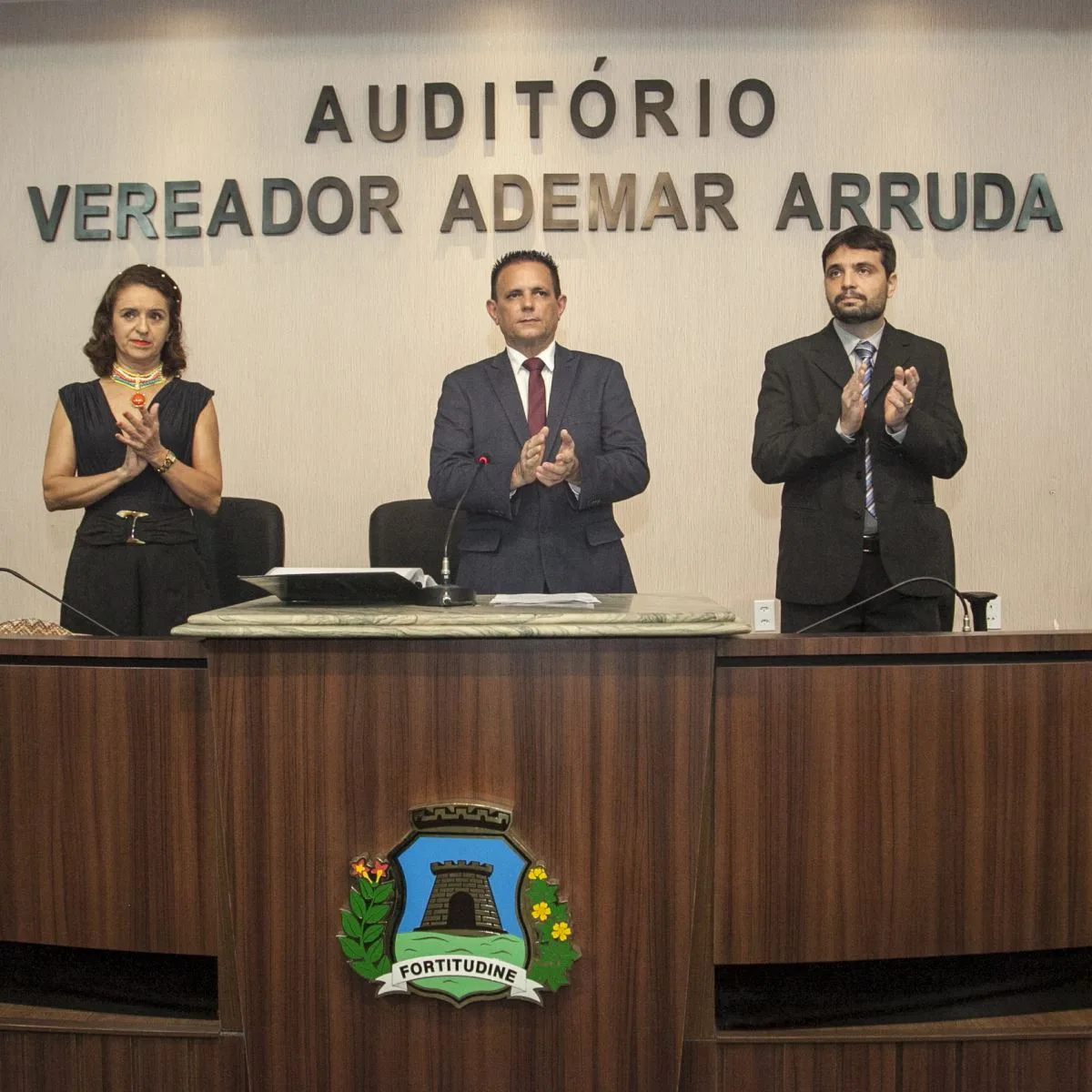 Câmara de Fortaleza promove homenagem a farmacêuticos