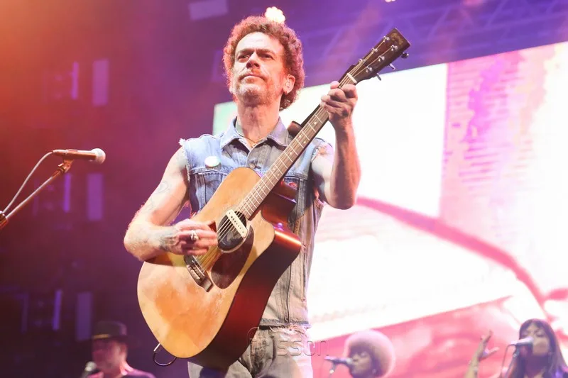 Nando Reis anuncia live no próximo dia 21 de abril