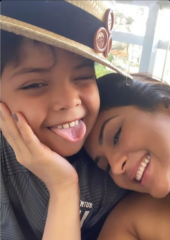 Mileide Mihaile se declara ao filho nas redes sociais