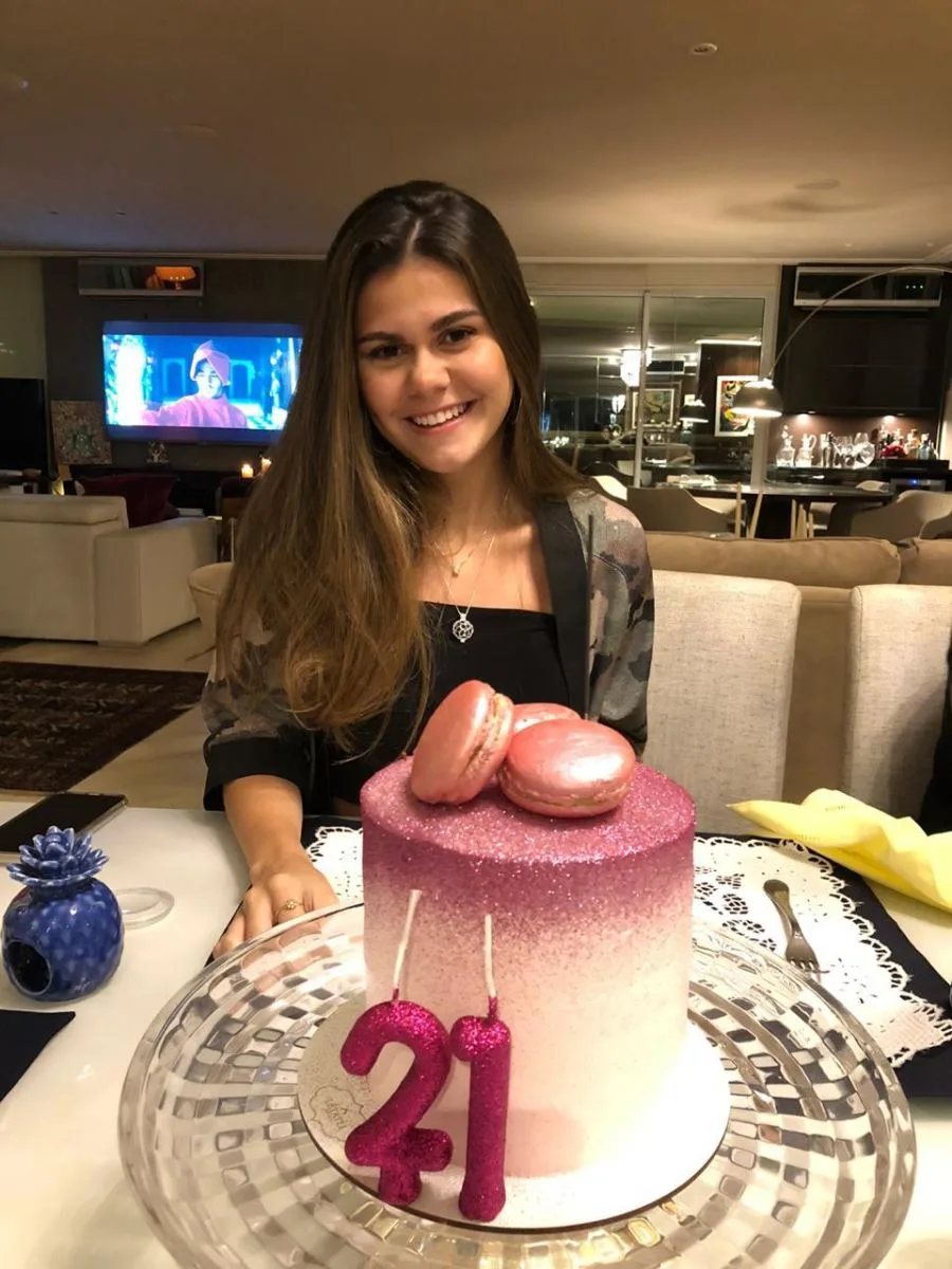 Lize Bezerra completa 21 anos