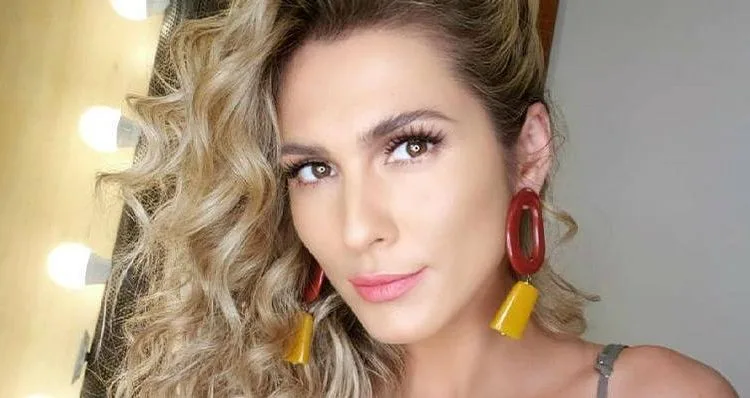 Lívia Andrade: "A emissora é dele, ele faz o que quiser"