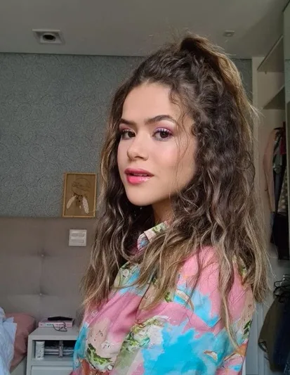 Maisa completa 18 anos soltando a língua