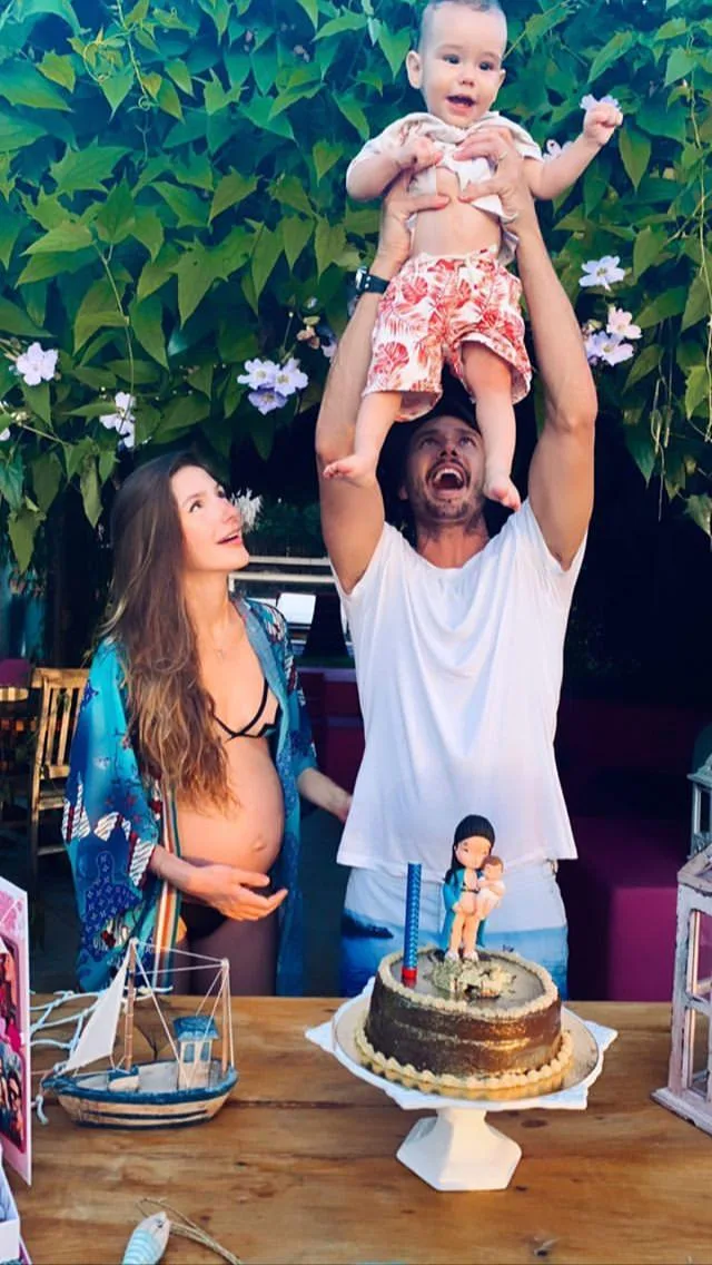 Karolina Stockloew celebra seus 20 anos