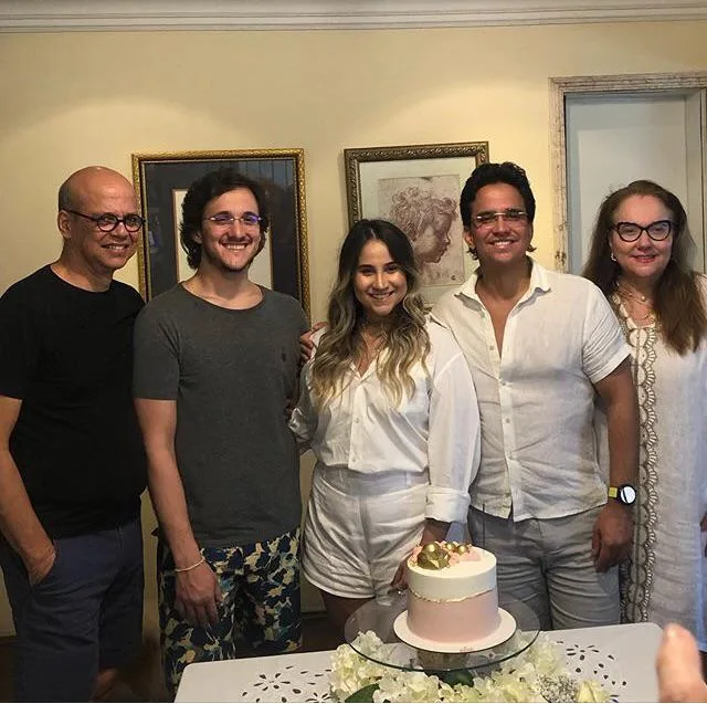 Roberta Fernandes comemora niver