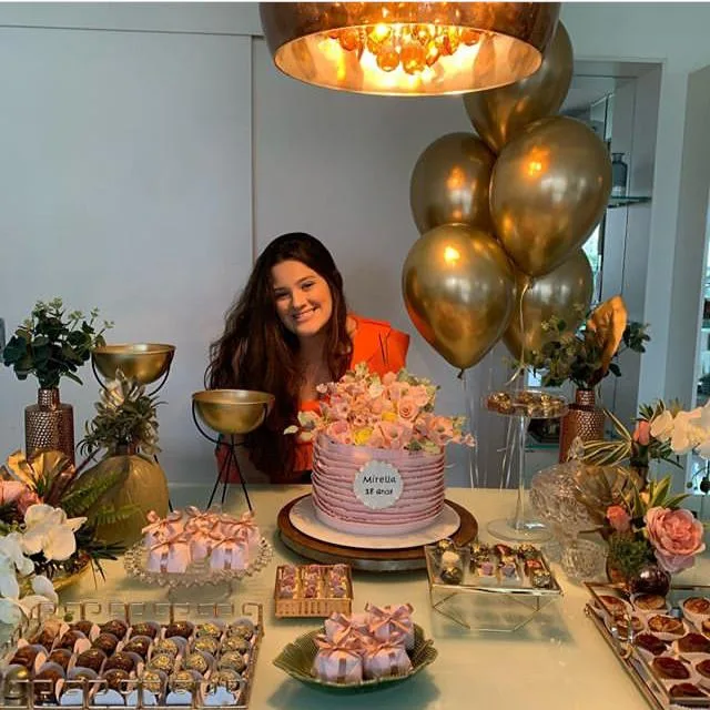 Os 18 anos de Mirella Bezerra