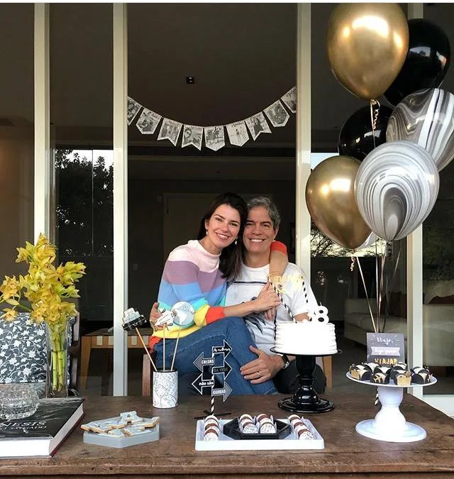 Fernanda Brandão é surpreendida com festa