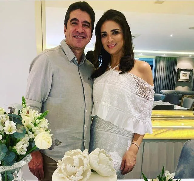 Rachel e Paulo Régis Teixeira brindam Bodas de Prata