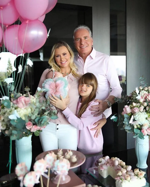 O 1º mesversário de Vicky Justus