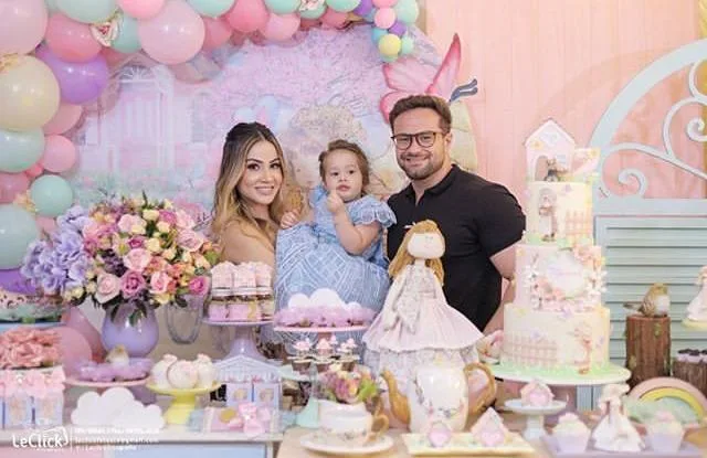 Casa de Bonecas para dois anos de Mariah Freire