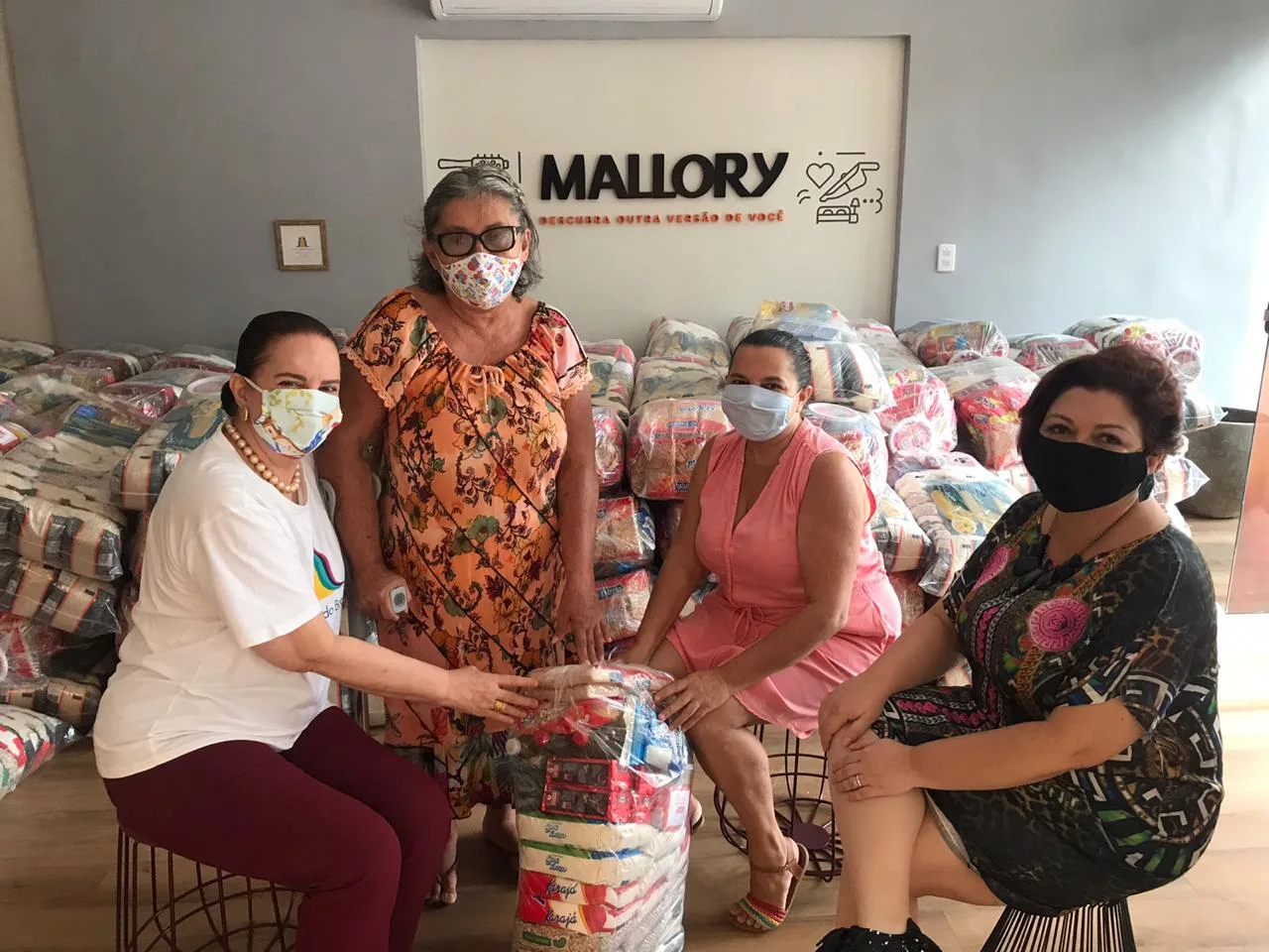 Grupo Mulheres do Brasil – Núcleo Fortaleza entrega cestas básicas para associações de artesãos