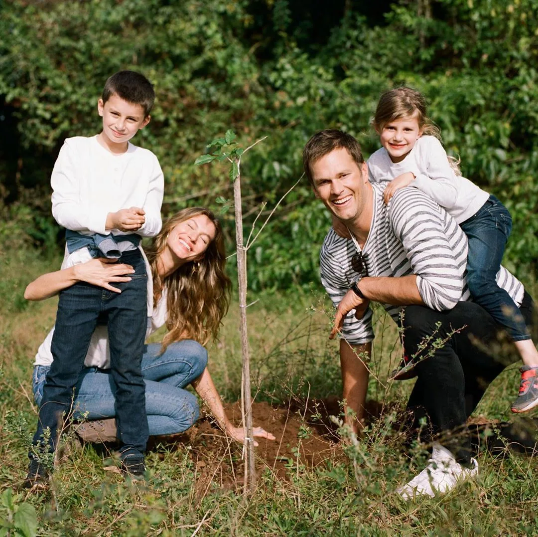 Gisele Bündchen planta 40 mil árvores na Amazônia para comemorar seus 40 anos
