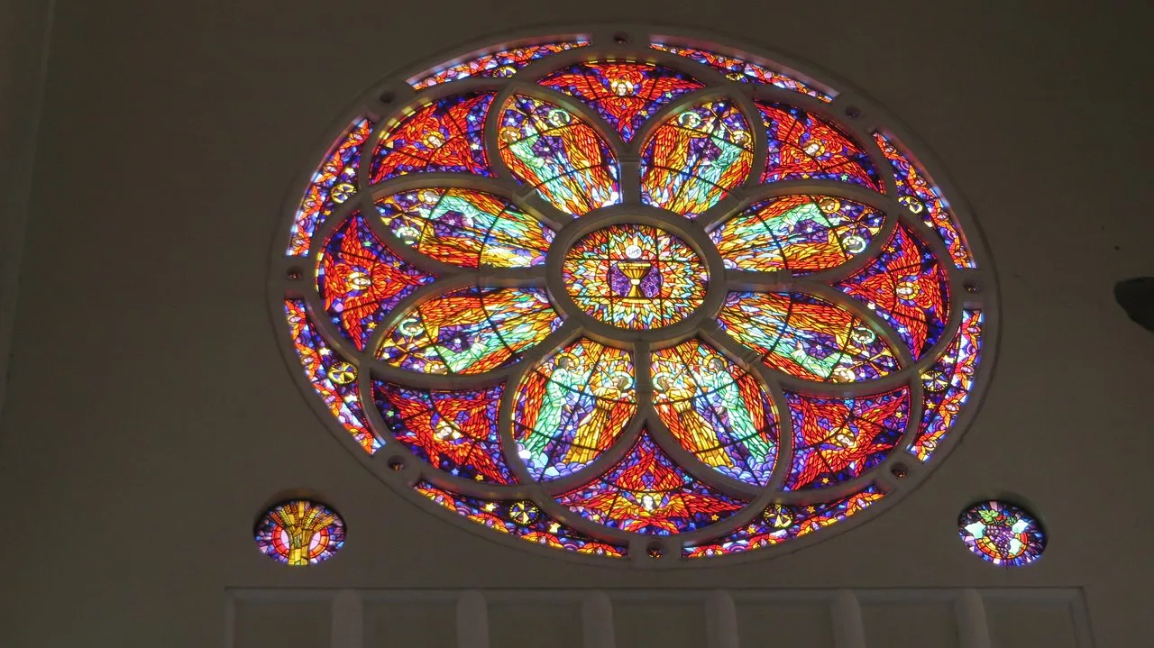 Igreja Católica: das 10 maiores capitais do Brasil, apenas Fortaleza mantém templos fechados.