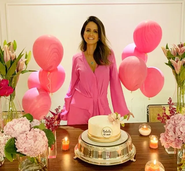 Natalie Pires chega aos 4.0 e brinda em família