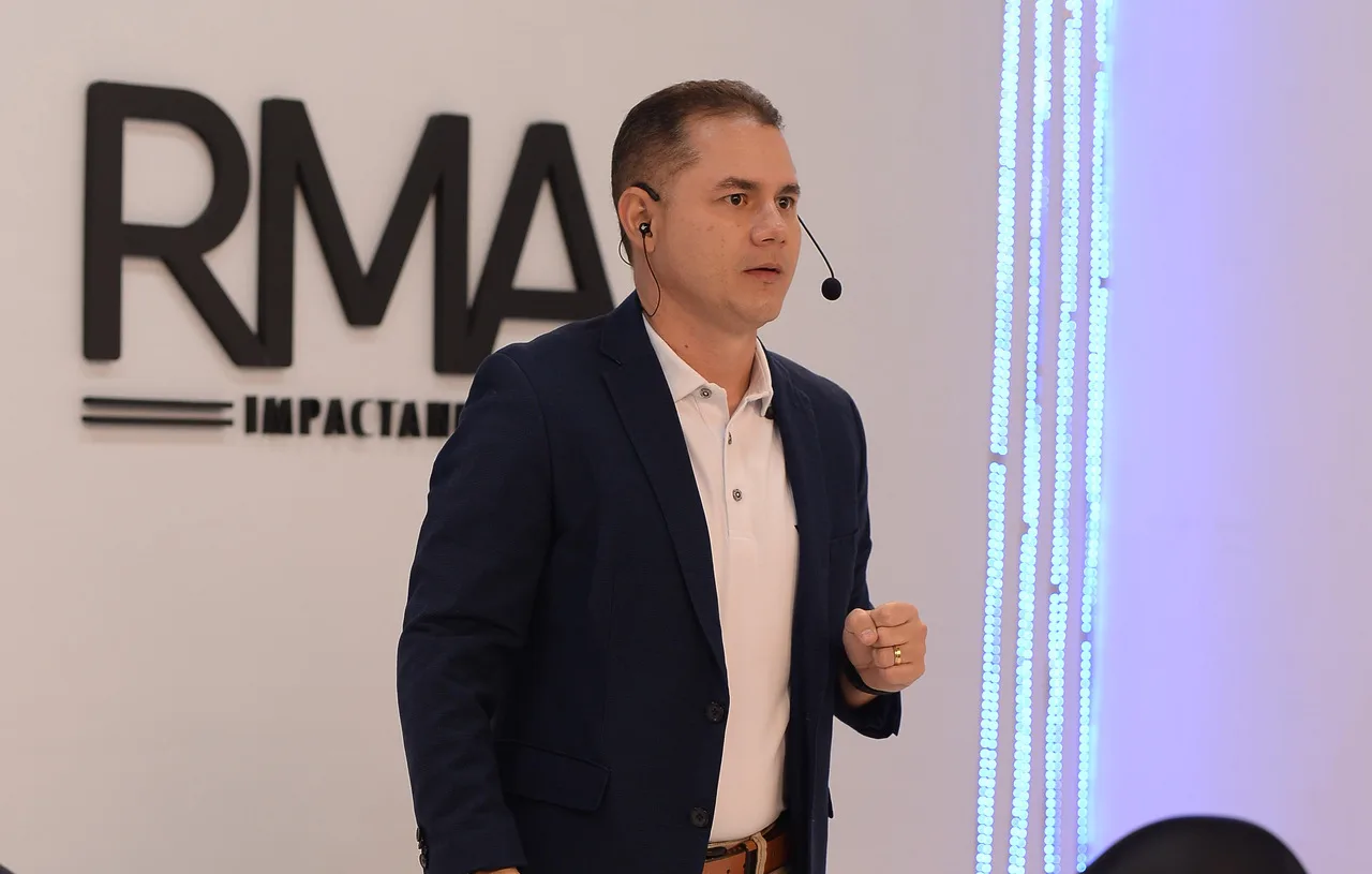 Empresa promove curso on-line de formação propagandista da indústria farmacêutica