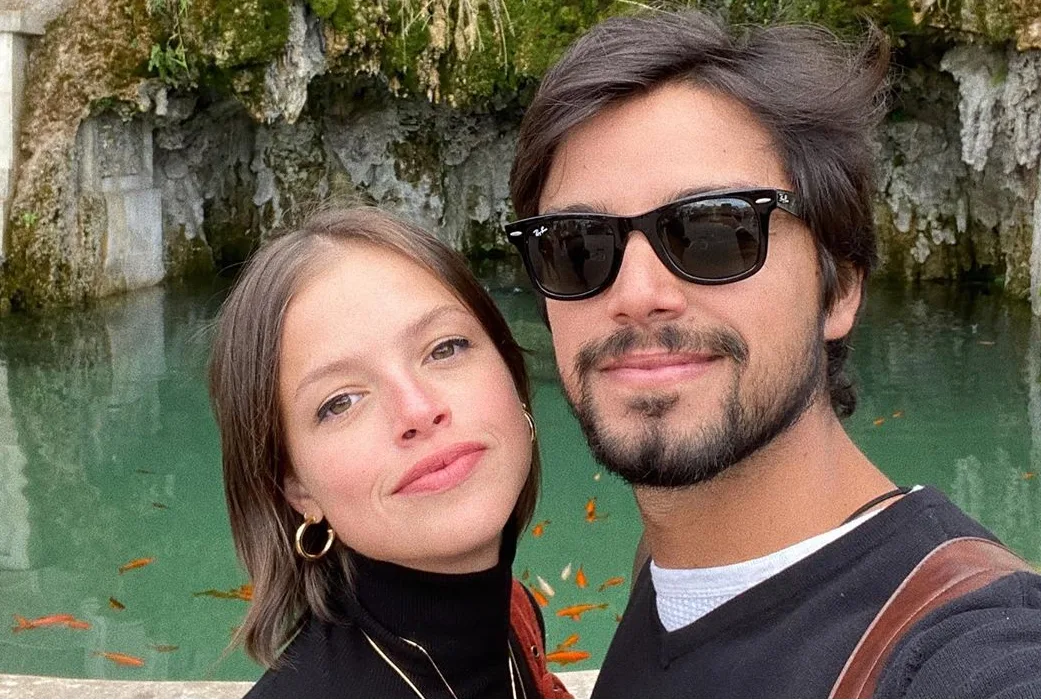 Agatha Moreira e Rodrigo Simas testam positivo para Covid-19