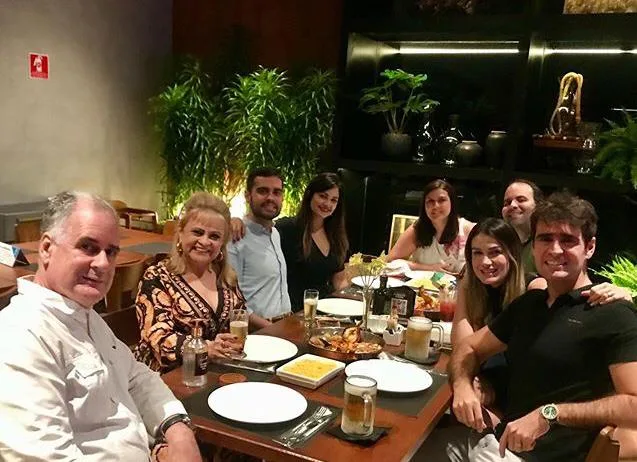 Gustavo Costa Lima brinda passagem pela folhinha